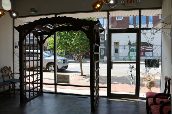 Downtown Street Retail and 2nd Floor Professional Office: 123 W 2nd St, Owensboro, KY 42303